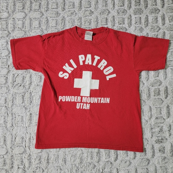 Ski Patrol Powder Mountain Utah Red Tee Shirt Youth Large - Picture 1 of 4
